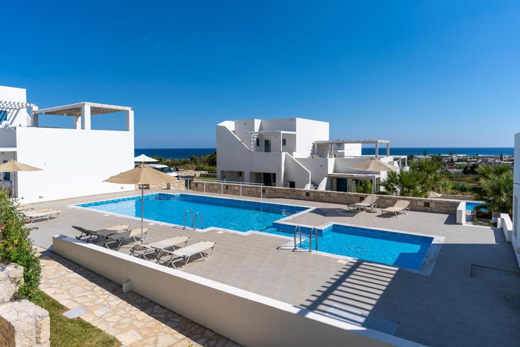 Triton Sea View Villa เยโอริยิอูโปลิส ภายนอก รูปภาพ