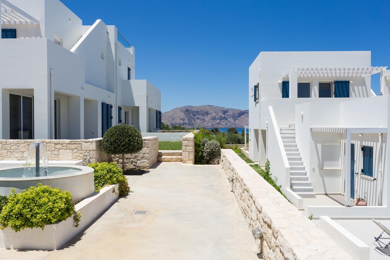Triton Sea View Villa เยโอริยิอูโปลิส ภายนอก รูปภาพ
