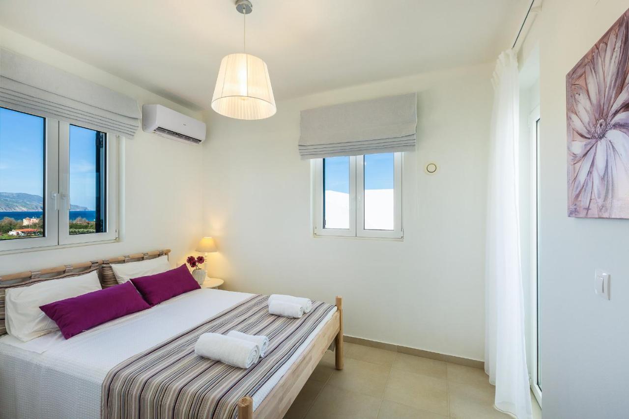 Triton Sea View Villa เยโอริยิอูโปลิส ภายนอก รูปภาพ
